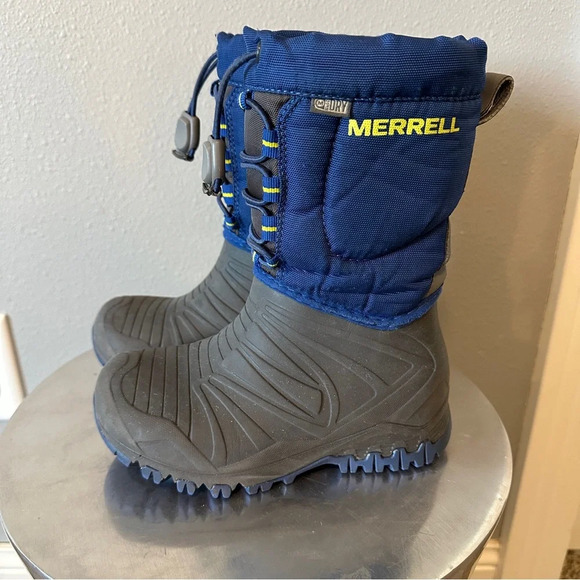 Kids Merrell Snow Quest Waterproof Boots. Size 11. *Missing liner in left boot* - Picture 1 of 7